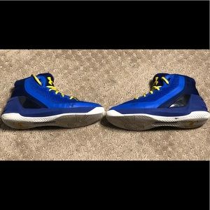 Curry three’s in the original color-way